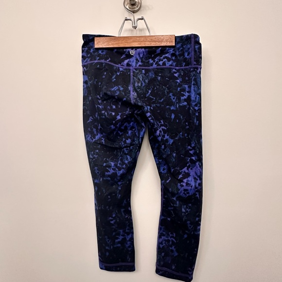 Lululemon cropped leggings - Picture 2 of 3